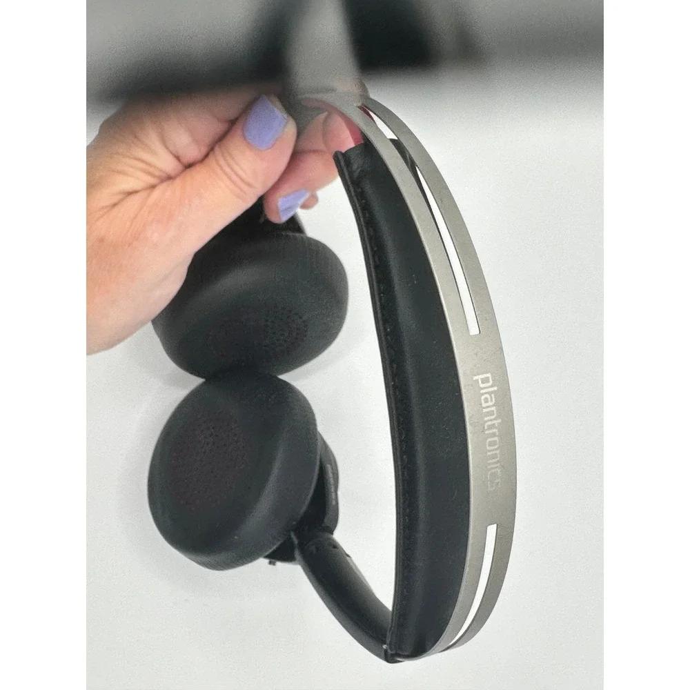 Plantronics Voyager Focus UC B825 Bluetooth Headset with Charging Stand Black